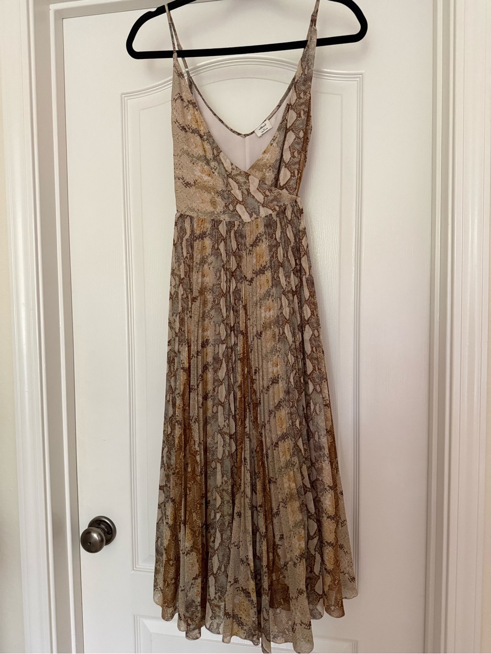 Aritzia Wilfred Beaune Pleated Midi Wrap Dress, XS, Snakeskin Print, NWT.